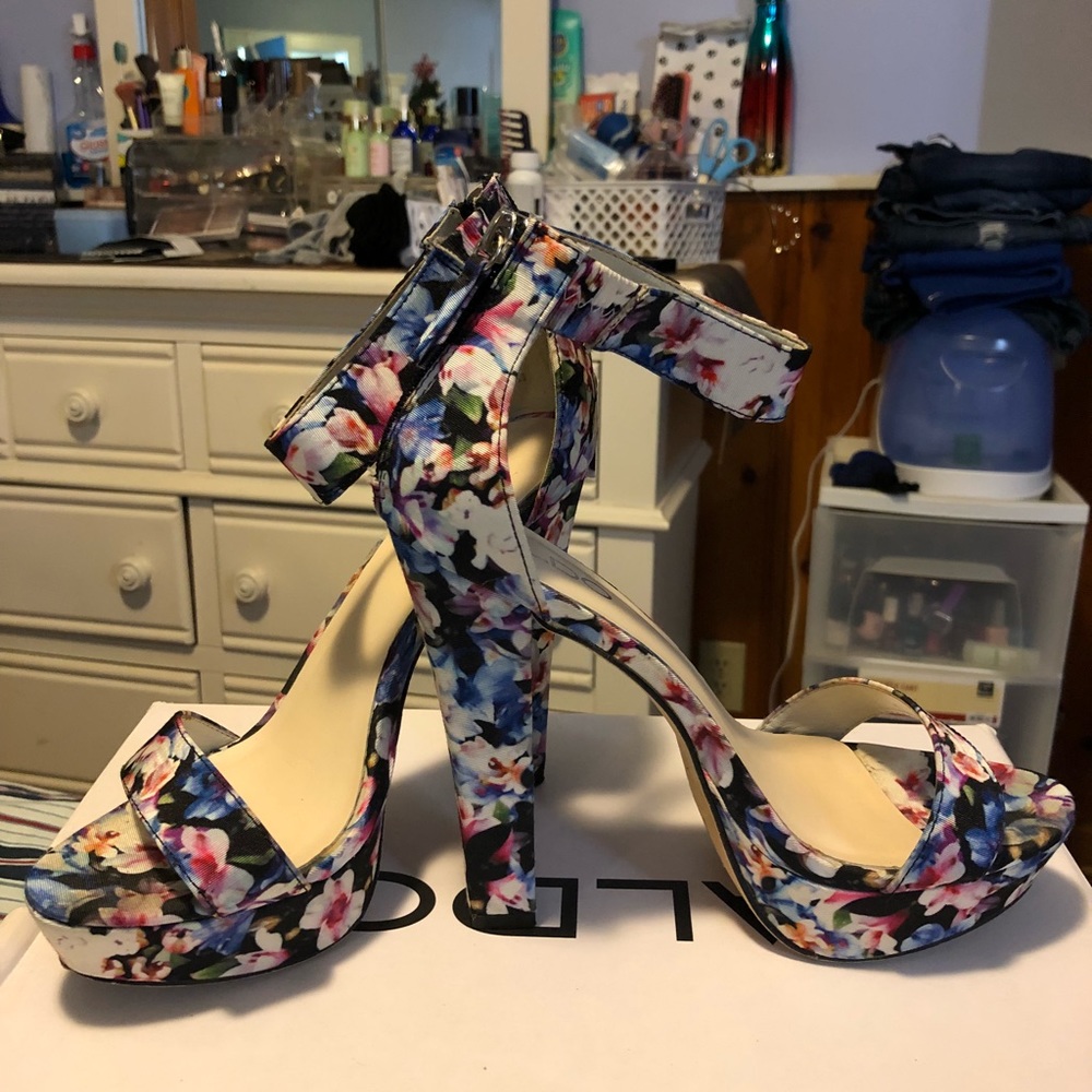 BEAUTIFUL high heels !